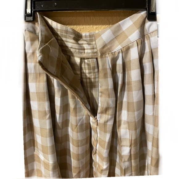 🐣 Trendy Pleated Plaid / Checkered Mini Skirt ~ NWT - Picture 3 of 4